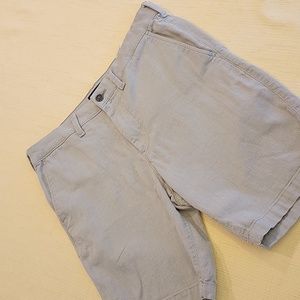 Express Gray and White, Above The Knee, Flat Front, Men's Shorts, 32 Slim